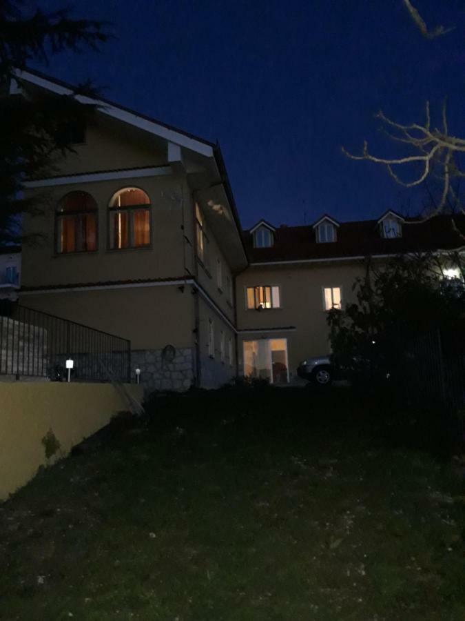 Villa immersa nel verde LʼAquila Eksteriør bilde